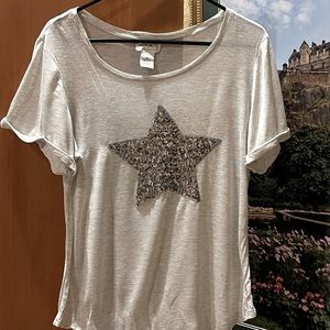 Tee shirt with gorgeous silver star